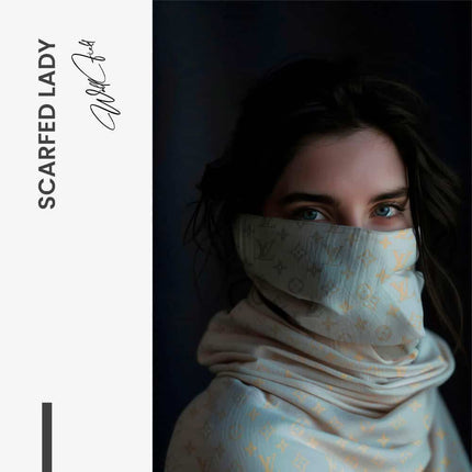 Scarfed Lady – Glass