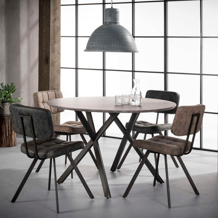 Dining Chair uitgevoerd in PU wax, voorzien van kruisstiksel en open rug. VPE4 / Black Wax PU