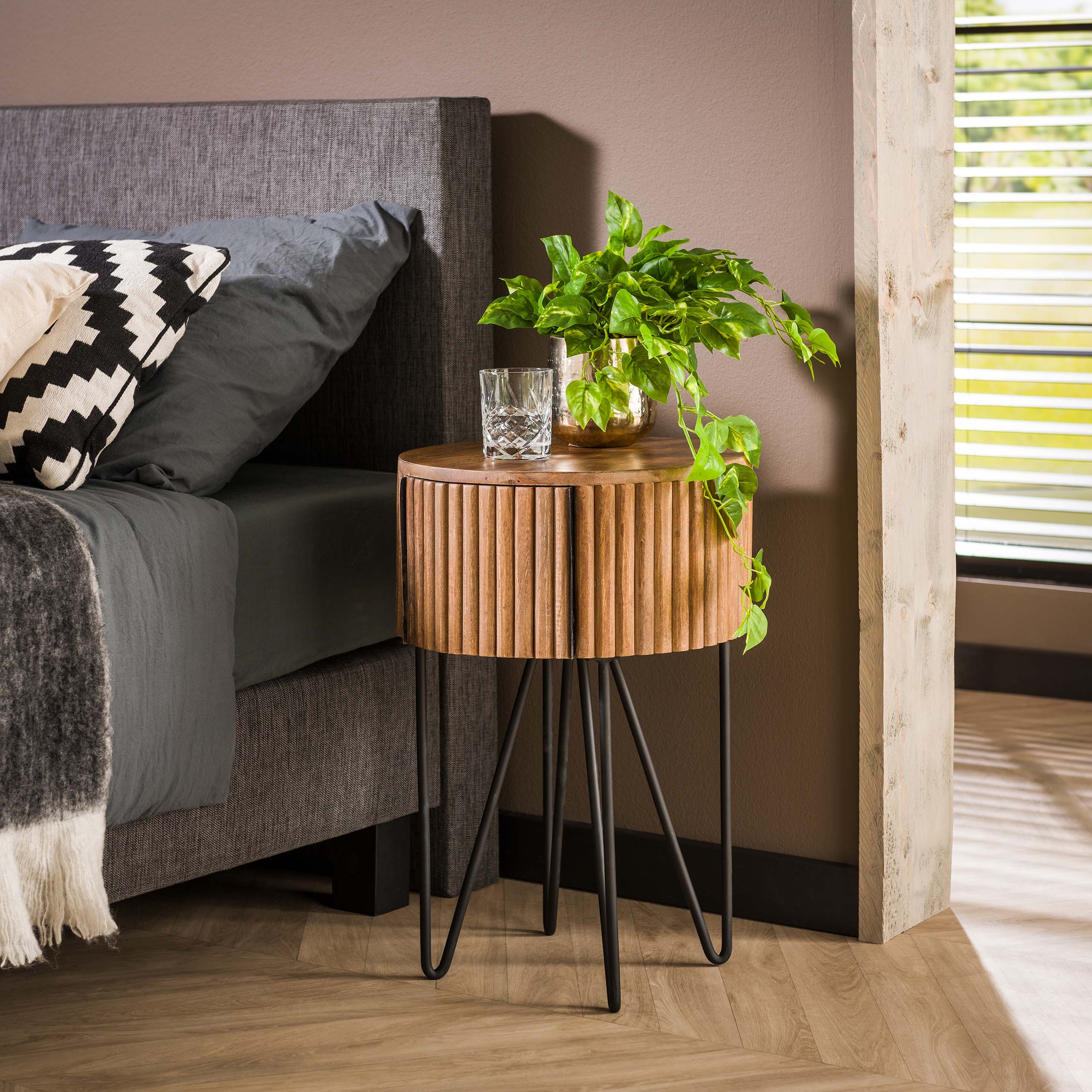 Table de chevet 1L tweak ronde / Couleur sable manguier massif