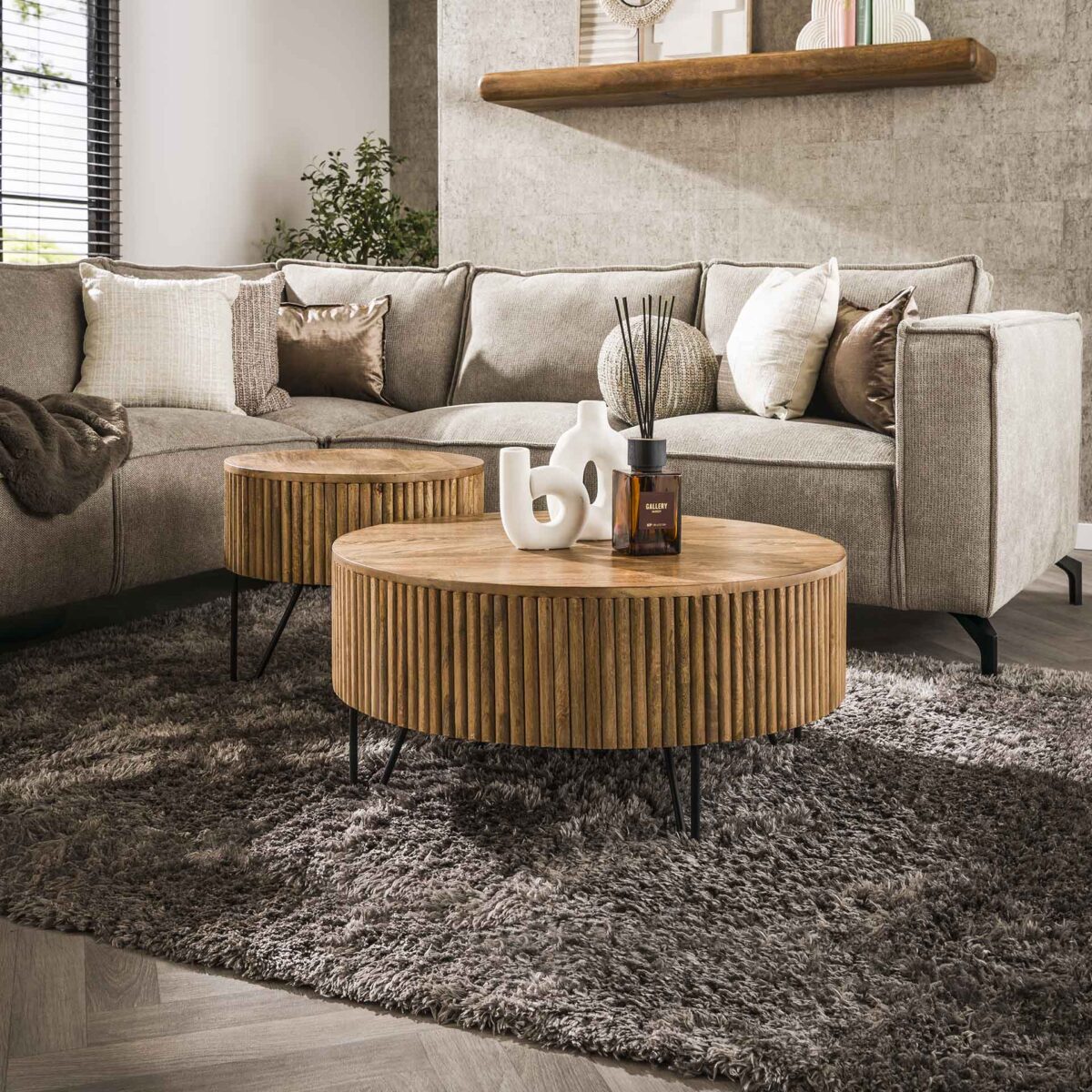 Ensemble de tables basses/2 rondes ondulées/manguier massif couleur sable – Image 1