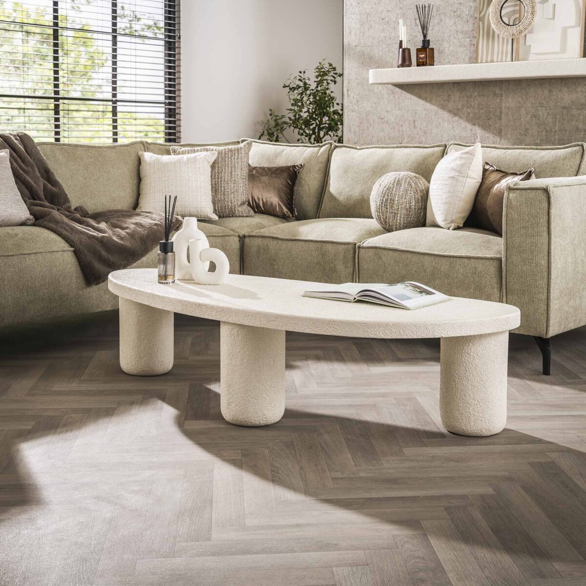 Table basse XL kiezel driehoek / Composite de marbre – Image 1