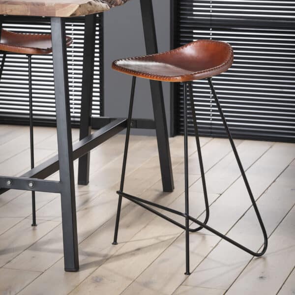 Tabouret de bar in vintage leather. PU: 4 / Brun