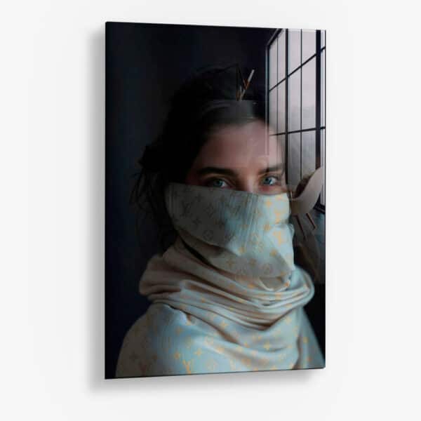 Scarfed Lady – Verre