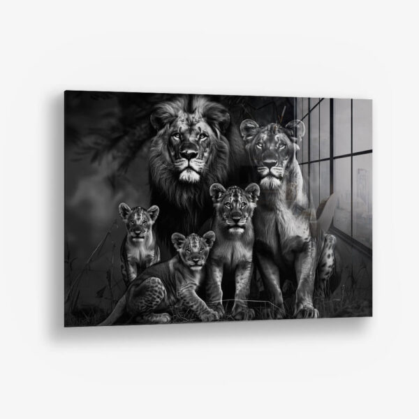 The Lion Family II – Verre
