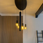 Suspension design 8 lampes – Noir & verre ambré – 140 cm – Image 2